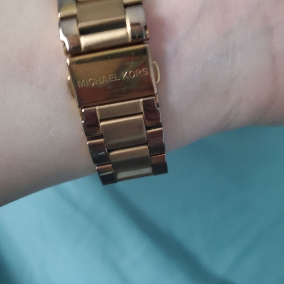 Michael Kors Rose Gold Watch - Picture 3 of 4